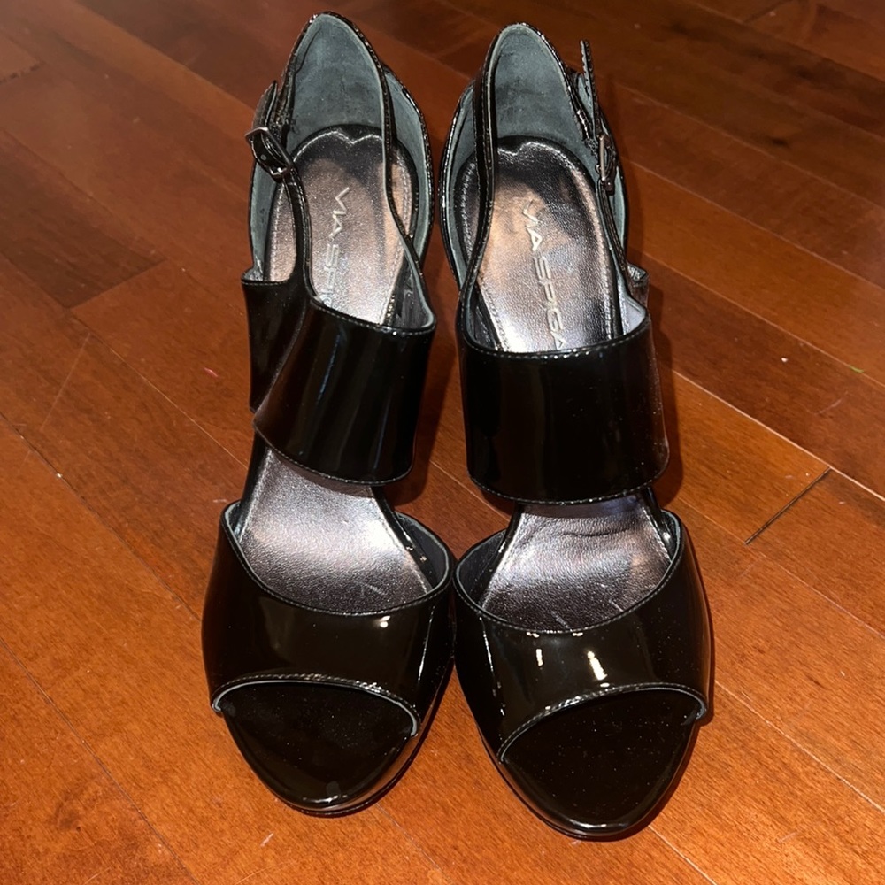 Via Spiga Black Patent Learher Heels Size 8